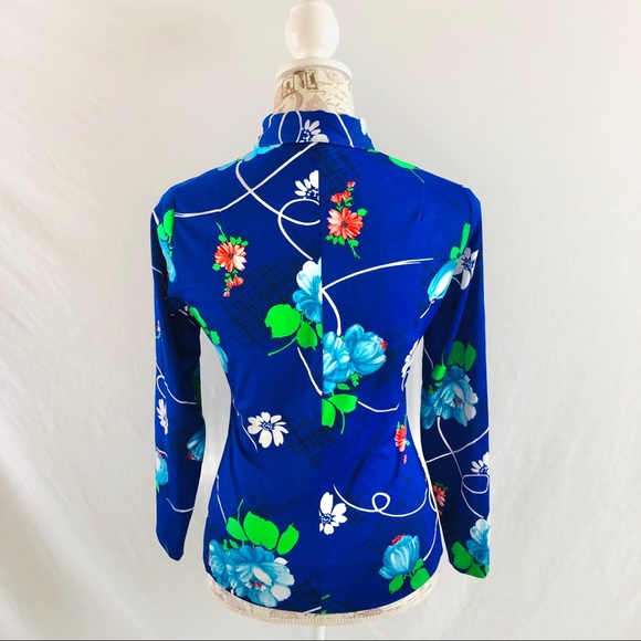 SOLD. Vintage 70s Vivid Blue Dagger Collar Poly Shirt S. - Picture 8 of 11